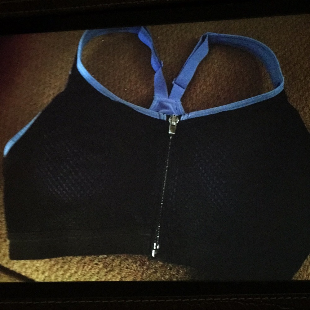 Sports bra